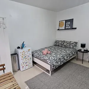 Small Cozy Zone 1 London